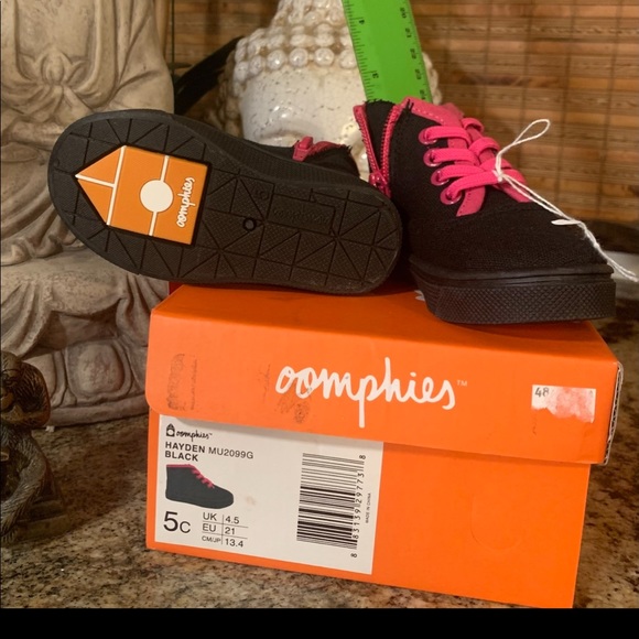 Toddler size 5 New with box never worn - Picture 2 of 3